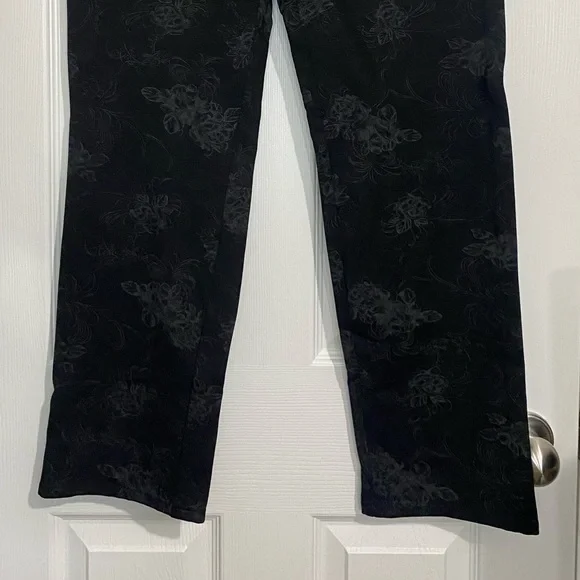 Gloria Vanderbilt Amanda Pointe Slimming Straight Leg Pants Black Floral Size 12 - Picture 4 of 7